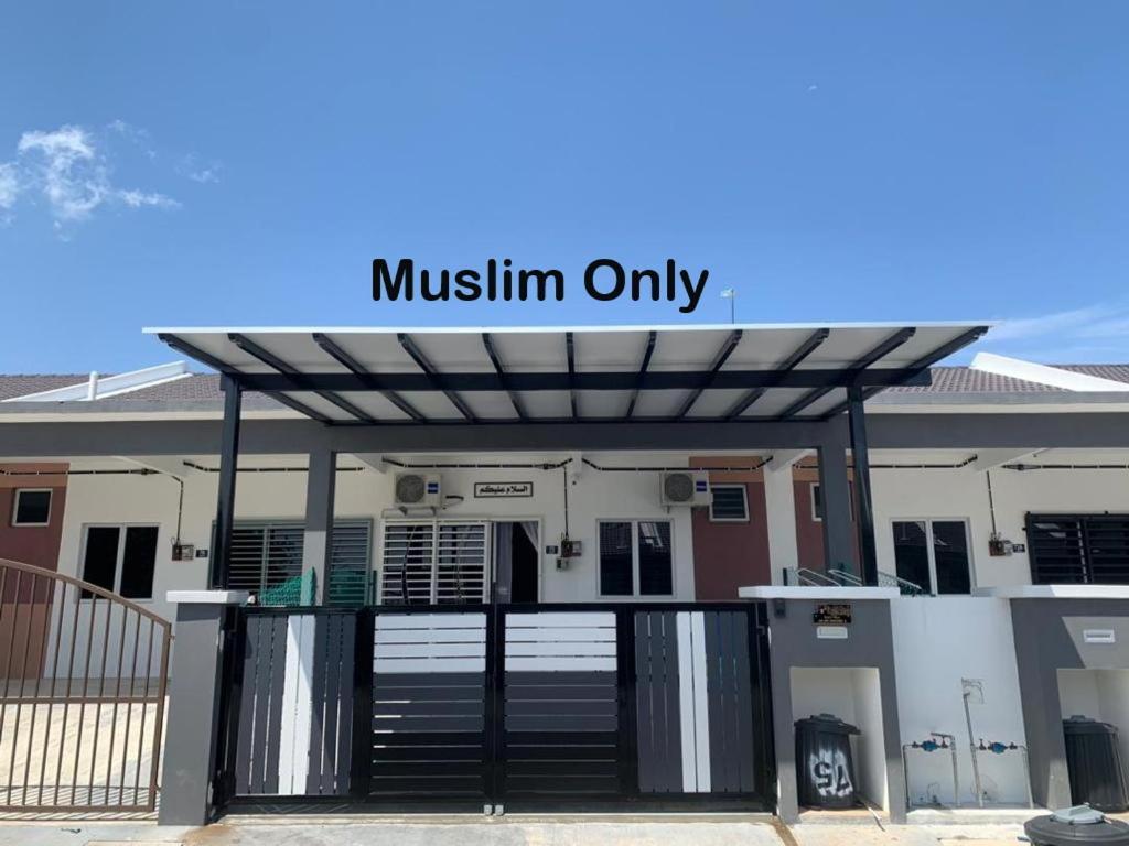 Fazlizasuite Homestay @ Teluk Kemang-Muslim Preferred Πορτ Ντίξον Εξωτερικό φωτογραφία